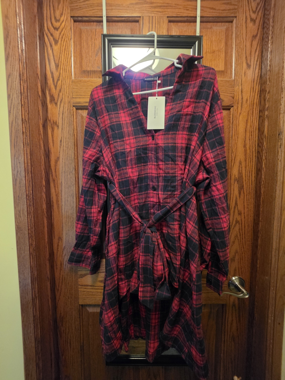 BloomChic Red and Black Plaid Tie-Waist Womans Shirt